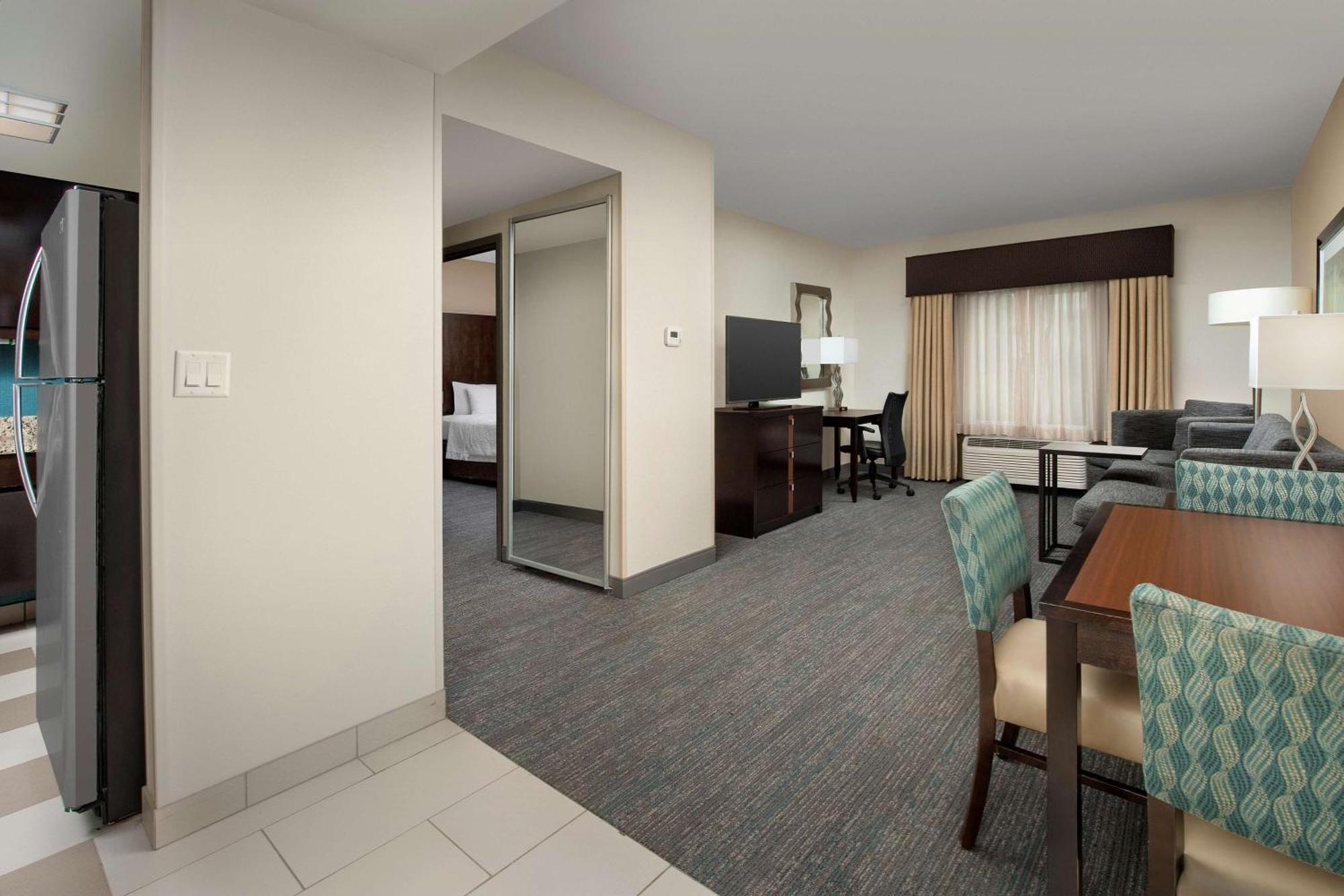Hampton Inn & Suites Alpharetta-Windward Экстерьер фото